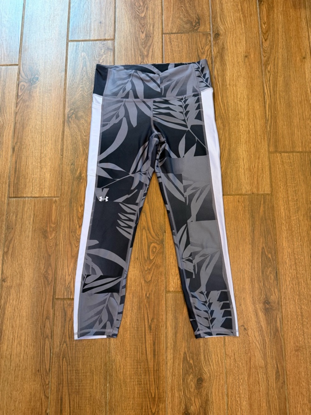 Under Armour Women’s Purple Black Ankle Leggings Size M
